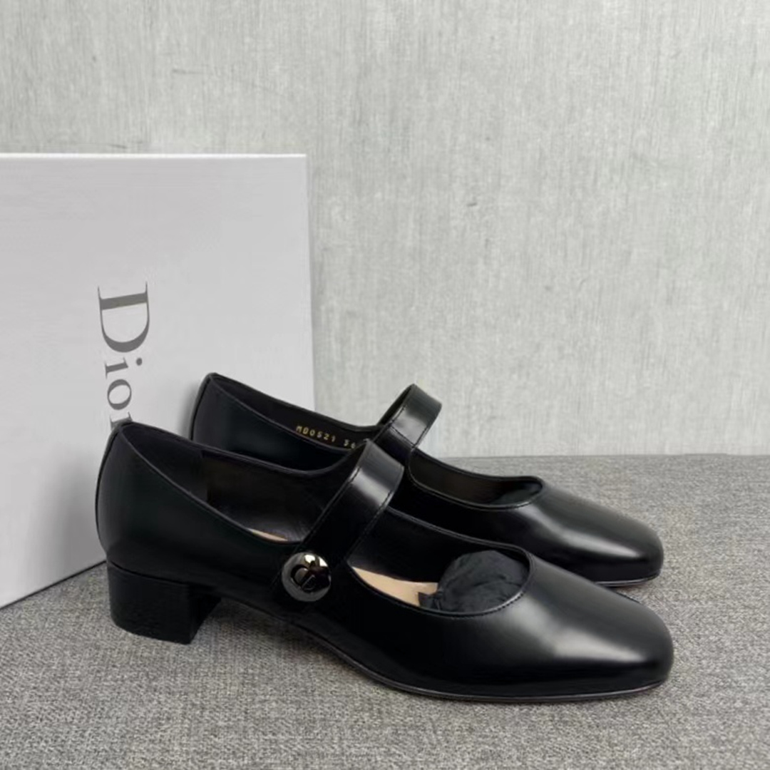 迪奥Walk'n'Dior运动鞋-迪奥女鞋-奢侈品运动鞋-时尚女鞋-Walk'n'Dior-DIOR迪奥中国官方网站 | DIOR